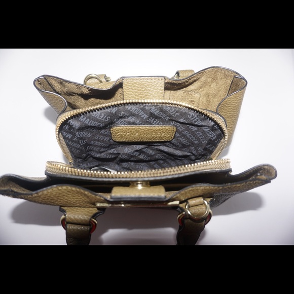 Small Faux Leather Steve Madden Purse - Picture 4 of 8